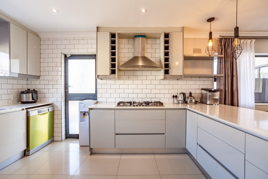 8 Bedroom Property for Sale in Milnerton Ridge Western Cape